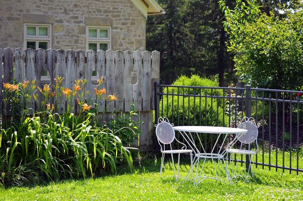 Délimiter les espaces extérieurs sans clôture rigide